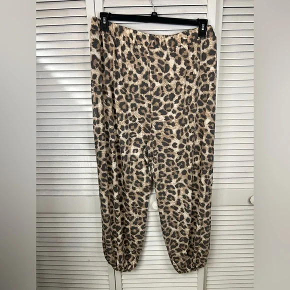 Zenana Leopard Print High-Slit Pants - Picture 4 of 6